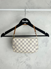 Load image into Gallery viewer, Louis Vuitton Pochette Accessoires
