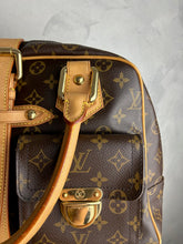 Load image into Gallery viewer, Louis Vuitton Manhattan GM