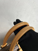 Load image into Gallery viewer, Louis Vuitton Manhattan GM