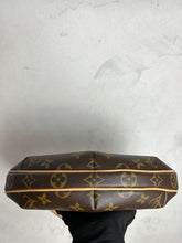 Load image into Gallery viewer, Louis Vuitton Croissant PM Shoulder bag
